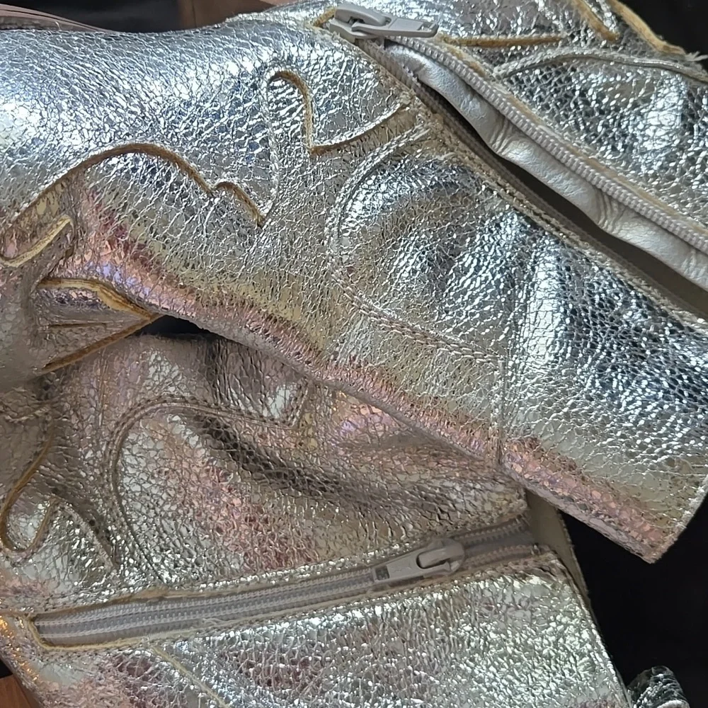 SO Silver Ankle Booties with Metallic Finish